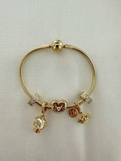 Pandora Jewelry Gold, Pandora Gold Bracelet Ideas, Good Pandora Bracelet, Gold Bracelet Pandora, Gold Jewelry Combo, Pandora Bracelets Ideas, Pandora Gold Jewelry, Layered Gold Bracelets, Pandora Bracelet On Wrist