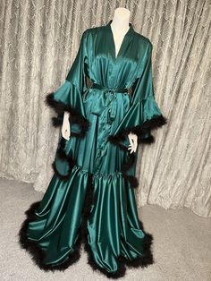 This vintage Emerald Green Hollywood inspired long robe is handmade from a super soft slight stretch satin with a marabou feather trim and matching belt. The perfect robe to strut around the house in, for a photoshoot, for as a stunning bridal wedding robe. Also available in a long version and other colours available. Can be customised in any way, please just message me with your ideas! All items can be custom made to fit your measurements. Please allow 7-14 working days for your item to be made and posted to you, however if you require your items for a certain date please just send me a message and I'll see what I can do! Old Hollywood Feather Robe, Fancy Robes, Gowns Aesthetic, Hollywood Vintage, Green Feather, Hollywood Style, Wedding Robe, Feather Trim, Women's Robe