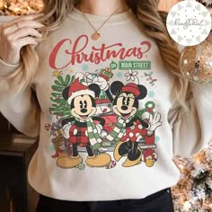 Christmas Sweatshirts Vinyl Disney, Christmas Disney Outfits, Vintage Disney Christmas, Disney Christmas Party, Disney Christmas Outfits, Disney Christmas Shirts, Party 2023, Decor 2023, Xmas Outfits