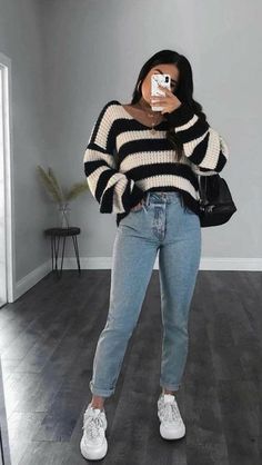 Simple Spring Outfits, Winter Mode Outfits, Outfits Con Jeans, Modest Casual Outfits, Post Partum Outfits, Hayley Marshall, Luxury Photography, Neue Outfits, Casual Day Outfits