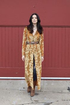 Mustard Burnout Velvet Overlay – Hippie-Ki-Yay Boutique Pretty Edgy, Fashion Hippie, Burnout Velvet, Style Winter, Unique Boutique, Velvet Fashion, Winter Clothes, 70s Fashion, David Bowie