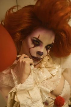 Pennywise Makeup Girl, Annabelle Cosplay, Pennywise Halloween Costume, Pennywise Cosplay, Pennywise Makeup, Pennywise Costume, Pennywise Halloween, Dark Carnival, Halloween Makeup Clown