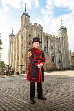 A BEEFEATER who lives in the Tower of London has shared his terrifying real ghost experience – after he was haunted by one in the middle of the night. Chief Yeoman Warder Pete McGowran, 63, has lived in the Tower of London for 12 years and worked his way up through the ranks. He and […] Beefeater London, Real Ghost, Fall Ball, London Buildings, British Uniforms, Real Ghosts, Middle Of The Night