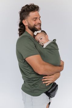 The Dad Shirt - Fern is a super soft, durable, form-fitting shirt engineered to hold your baby - from birth to 15 pounds. Made for dads who want to keep babywearing simple. Bonding is made easy, no complicated wrapping or buckling here. Just put on your shirt, tuck your new babe into the front pouch, and feel both freedom and closeness. No more cramped arms, tired back, or worry. Keep ‘doing you’ and give your wifey that much-needed break. Made with premium breathable fabric, tailored to fit clo Kids Gadgets, Papa Baby, Sling Carrier, Papa Shirts, Hiking Shoes Women, Newborn Baby Dolls, Baby Sling, Baby Sling Carrier, Childrens Backpacks