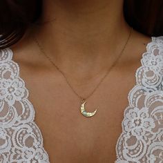 Jewelry Spiritual, Crescent Moon Jewelry, Shower Bathtub, Pool Shower, Sparkly Necklace, Gold Moon Necklace, Jewelry Opal, Crescent Moon Necklace, Celestial Jewelry