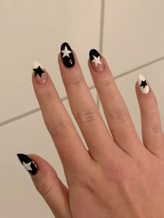 Cute Grunge Nails, Kpop Nails Ideas, Nail Designs Grunge, Kpop Nails Designs, Rock Star Nails, Nails Y2k, Band Nails