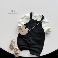 Unisex Overalls, Baby Beach Pictures, Vintage Baby Boys, Child Clothes, Baby Boy Shirts, Baby F, Knitted Baby Cardigan, Active Kids