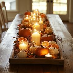 High-Resolution Centerpieces Thanksgiving Artworks Collection Minimalist Centerpieces, Diy Thanksgiving Centerpieces, Fall Dining Room Table, Decor Leaves, Fall Dining Room, Board Party, Food Bars, Fall Table Centerpieces, Fall Decor Inspiration