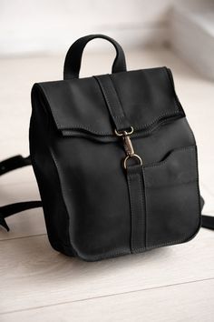 "Ten Style Produce Leather Backpack For Women. This is perfect to use as a: Leather Backpack, Leather Backpack For Men, Leather Backpack For Women, Leather Bag, Leather Bag, Leather. Bag For Men, Leather Bag For Women, Leather Laptop Backpack, Leather Laptop Bag For Men, Leather Laptop Bag For Women, Leather Laptop Features & details Color: Black Material: 100% Genuine Leather. 90% leather 10% Textile, Handmade !! Perfect for men and women. Sizes: for laptop 16 inches 30 x 40.5 x 10 [12 x 16 x 4 Leather Laptop Bag For Men, Backpack Designs, Leather Backpack Women, Saddle Bag Purse, Laptop Backpack Women, Leather Laptop Backpack