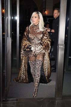 Leopard Print Outfit, Celebrity Boots, Outfit Dinner, Leopard Print Outfits