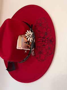 Be the life of the rodeo in this gorgeous boho red hat featuring a bull, poppies, and playful longhorns. Add this accessory to your wardrobe for a unique western touch. Bohemian Fedora For Kentucky Derby And Rodeo, Western Style Brimmed Fedora As Gift, Western Style Fedora With Flat Brim As A Gift, Red Western Hat For Fall, Bohemian Red Hats For Kentucky Derby, Western Style Fedora With Curved Brim, Red Hats For Spring Gifts, Western Fedora With Curved Brim As Gift, Bohemian Red Hat For Kentucky Derby