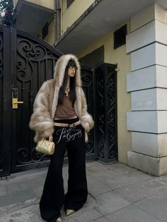 Winter Outfits Moon Boots, Archive Aesthetic Outfits, Edgy Winter Outfits, Kimono Winter, Warm Winter Outfit, Fame Clothes, Japan Winter Fashion, Current Styles, 가을 패션