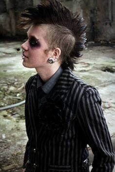 Punk Boy, Goth Guys, Punk Culture, Goth Boy, Grunge Look, Estilo Punk, Punk Outfits, Hair Reference