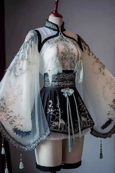 Majestic Outfits, Chinese Fancy Dress, Goddess Fashion, Egirl Fashion, Fashionable Dresses, Clothing Design Sketches, Concept Clothing, Lace Dress Vintage, Pretty Prom Dresses