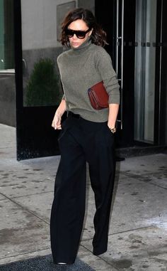 Victoria Beckham Street Style 2023, Style Victoria Beckham, Victoria Beckham Outfits, Victoria Beckham Style, Fall 2014 Fashion, Travel Clothes Women, What To Wear Today, Business Outfit, 가을 패션