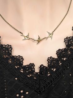 Celebrate the eternal bond of love and unity with our exquisite swallow necklace, a symbol of devotion, freedom and companionship. This stunning piece features three graceful Swallows, each delicately crafted in your choice of silver or bronze finish, soaring in a row. Available in a variety of necklace lengths, you can customize this piece to suit your individual style and preference. Whether you prefer a shorter length to accentuate your neckline or a longer chain for a more dramatic look, we Swallow Necklace, Pendant Minimalist, Three Birds, Vintage Inspired Jewelry, Bird Pendant, Bird Jewelry, Nature Inspired Jewelry, Inspired Jewelry, Choker Necklaces