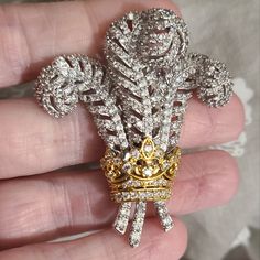 You Can No Longer Buy This And It's A Pretty Rare Piece To Find, It's Getting Alot Harder To Find! This Is Made By And Signed On Back By Elizabeth Taylor, Please Read The Photos About This Brooch, She Made The Original Ones For Herself And The Dutchess Of Wales, They Had Diamonds And Was Gold, See Photos For The Details About This Piece. It's Super Sparkly Looks Like The Real Thing! It's Absolutely Stunning! Please No Lowball Offers, I Paid Up For This Piece And Can't Accept A Lowball Offer. Thi Elizabeth Taylor Jewelry Collection, Cartier Diamond Necklace, Elizabeth Taylor Jewelry, The Dutchess, Cynthia Daniel, Cartier Diamond, Nolan Miller, Hattie Carnegie, Jewelry Auction