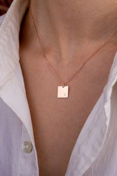 Discover the understated charm of this rose gold initial necklace, designed with a minimalist square charm that can be personalized with your chosen initial. Perfect for those who appreciate simple, elegant jewelry, this necklace is an essential piece for layering or wearing alone. Whether you’re gifting it to yourself or someone special, this custom jewelry fits seamlessly into any wardrobe, from chic style to business casual outfits. With its timeless design, it’s a versatile piece that embodies the essence of classy jewelry Everyday Personalized Initial Necklace, Cheap Elegant Personalized Initial Necklace, Everyday Personalized Initial Pendant Necklace, Everyday Monogram Name Necklace With Initial Pendant