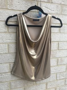 Have you always dreamed of looking like the main character in Coyote Ugly? Here is your glorious chance! Size tagged is medium, best fit Australian 8-10 Coyote Ugly, 2000s Tops, 90s Glam, Fashion 70s, Velvet Shirt, Glam Tops, Mauve Dress, Gold Party, Party Tops