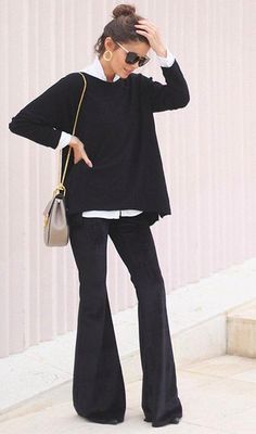 Black Flares Outfit Work, Flair Black Pants Outfit, Black Flare Dress Pants Outfit, Bootcut Black Pants Outfits, Black Flare Pants Work Outfit, Black Flare Jeans Outfit Work, Tuesday Office Outfit, Black Flair Pants Outfits Work, Jeans Flare Outfits Invierno