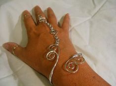 This lovely slave bracelet is solid sterling wire held together with a double link chain maile style chain. The bracelet has an extra full wire bind around it for comfort. This bracelet is very durable and suitable for everyday wear. I will need you to include your approximate ring size with any Hand Chain Jewelry, Finger Bracelets, Hand Chain Bracelet, Healing Gemstone Bracelets, Bijoux Fil Aluminium, Ring Bracelet Chain, Bracelets Design, Wire Wrapped Bracelet, Bracelet Ring