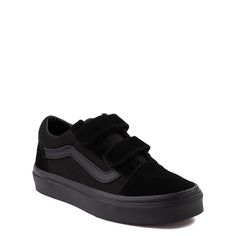 Add some classic skate style to their wardrobe with the Old Skool V Skate Shoe from Vans! The Old Skool V Skate Shoe represents timeless skate style with durability that keeps on giving, featuring sturdy canvas and suede uppers with classic Old Skool Black Monochrome, Vans Warped Tour, Shoe Size Chart Kids, New Vans, Skate Style, Monochrome Fashion, Skate Shoe, Snowboard Boots, Sports Footwear