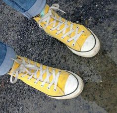 Xavier Samuel, Yellow Aesthetic, Soft Grunge, Mellow Yellow, Mode Vintage, Looks Style, Converse All Star