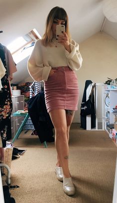 Cord Skirt Outfit, Pink Skirt Outfits, Autumn Jumpers, Millenial Pink, Long Outfit, Uniqlo U, Cord Skirt, Winter Skirt Outfit, Trendy Skirts