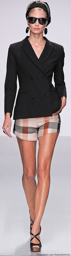 Daks | S/S 2014  XXXXXXXXXXXXXXXXXXXXXXXXXXXXXXXXXXXXXXXXXXXXXXXXXXXXXXXXXXXXXXXXXXXXXXXXXXXXXXXXXXXXXXXXXXXXXXXXXXXXXXXXXXXXXXXXXXXXXXXXXX Elegante Casual, Carrie Bradshaw, Black Blazer, Short Shorts, Looks Style, Primavera Estate, Moda Fashion, London Fashion Week