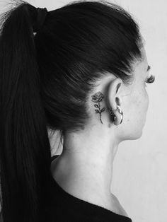 Rose Tattoo Design Behind Ear, Small Red Rose Tattoo Behind Ear, Roses Behind Ear Tattoo, Black Rose Tattoo Behind Ear, Floral Tattoo Behind Ear, Below The Ear Tattoo, Female Behind Ear Tattoo, Behind The Ear Tattoo Ideas Rose