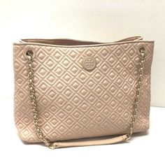 ▶ITEM NO. 106006-14595-15 ▶NAME Tory Burch Logo Stitch Quilt stitch Shoulder Bag Tote Bag ▶COLOR Baby pink / - ▶MMATERIAL Leather ▶APPROX SIZE W13.2 x H9.8 x D5.5inch / W33.5cm x H25cm x D14cm ▶Gender Women's ▶Spec [Inside] Zipper pocket x 2,Button snap pocket x 1,Open pocket x 2 ▶ADDITIONAL ITEMS Dust Bag , ▶ITEM RANK Used AB Rank ▶CONDITION DETAILS Outside:Scratches,Stain Inside:Scratches,Stain There is a part where the thread is removed in the Chain. There is peeling at the corner. All our it Elegant Embossed Tote Bag, Elegant Embossed Travel Bag, Formal Tote Bag With Lined Interior, Classic Formal Embossed Bags, Formal Embossed Shoulder Bag, Classic Formal Bags With Embossed Details, Classic Shoulder Bag With Lined Interior, Classic Shoulder Bag With Lined Interior For Shopping, Classic Tote Shoulder Bag With Lined Interior