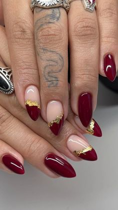 Nude Winter Nails, Gold Foil Nails, Trendy Winter Nails, Dark Pink Nails, Red And Gold Nails, Autumn Looks, Gold Acrylic Nails, Unghie Nail Art, Wow Nails