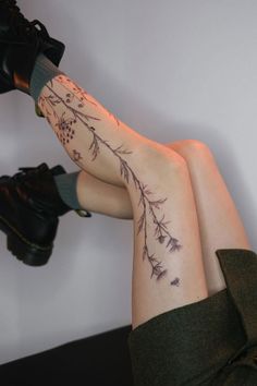 Discover the beauty of nature with this exquisite botanical leg tattoo featuring delicate floral designs and intricate details. Perfect for tattoo enthusiasts looking for nature-inspired ink. 🌿✨ Back Of Legs Tattoo, Flower Tattoos Leg, Cute Leg Tattoos, Cool Leg Tattoos, Flower Tattoo Leg, Back Leg Tattoo, Flower Leg Tattoo, Leg Flower Tattoo, Back Of Leg Tattoo