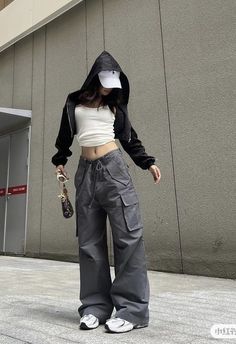 Gray Techwear Parachute Pants For Streetwear, Acubi Parachute Pants Outfit, Kpop Inspo Outfits, Dancer Style Outfits, Wind Breaker Outfit, Athleisure Full-length Parachute Pants For Streetwear, Acubi Fashion Cargo Pants, Gray Wide-leg Parachute Pants With Cargo Pockets, Dance Outfits Practice