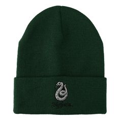 Take your favorite fandom with you when the weather gets chilly by grabbing this Harry Potter Cuffed Knit Hat. The hat's knit design is perfect for keeping you warm and is a cool accessory. Its embroidered Harry Potter graphics are sure to make this piece your new favorite part of your wardrobe. Slytherin Accessories, Slytherin Clothes, Slytherin Crest, Harry Potter Slytherin, Knitted Beanie Hat, Slytherin Harry Potter, Harry Potter Outfits, Embroidered Art, Knitted Beanie