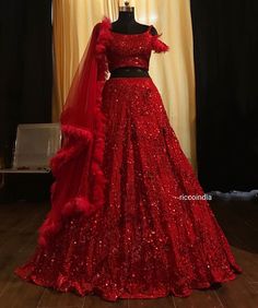 Prom Dresses Feathers, Dresses Feathers, Orang India, Prom Dress Red, Prom Dresses Red, Red Prom Dresses, Wedding Lehenga Designs, Lehnga Dress