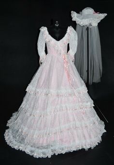 Southern Belle Wedding Dress, Southern Belle Aesthetic, Southern Belle Outfit, Belle Wedding Dress, Southern Belle Wedding, Belle Wedding Dresses, Belle Aesthetic, Hoop Skirt, Matching Hat