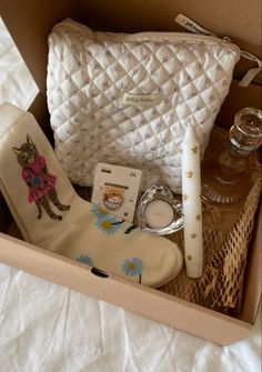 Gift 
Aesthetic 
Gift ideas
Bsf gifts
Gift box
Cute
Coquette Christmas Wishlist Aesthetic, Aesthetic Christmas Wishlist, Wishlist Aesthetic, Christmas Wishlist Ideas, 100 Aesthetic, Wishlist Ideas, Cute Gifts For Friends, Gift Inspo, Boyfriend Diy