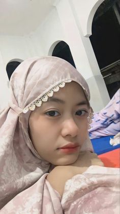 Foto Cewek Hijab Aesthetic, Hijab Aesthetic, Casual Hijab, Casual Hijab Outfit, Muslimah Aesthetic, Hijab Chic, Hijab Tutorial, Review Produk, Model Poses