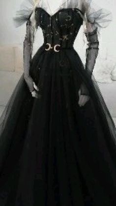 Villian Prom Dress, Dream Black Wedding Dresses, Viking Inspired Prom Dress, Villain Wedding Dress, Midevil Dress Princesses Aesthetic, Black Villain Dress, Mystical Dresses Gowns, Fantasy Villain Dress, Quinceanera Black Dresses