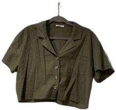 Khaki Button-up Tops With Buttoned Pockets, Green Shirt With Button Closure And Collared Neckline, Casual Khaki Tops With Buttons, Khaki Collared Top With Snap Buttons, Collared Khaki Top With Snap Buttons, Khaki Button-up Top With Snap Buttons, Casual Camp Collar Top With Buttons, Green Collared Shirt For Day Out, Casual Tops With Button Cuffs And Camp Collar