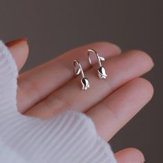 Cute Dainty Silver Earrings, Dainty Flower Earrings, Heart Jewelry Silver, Elegant Stud Earrings, Tulip Jewelry Design, Silver Handmade Earrings, Silver Rose Earrings, Pretty Jewellery Earrings, Pretty Jewellery Silver