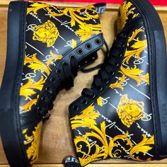 Versace Men Shoes !! Medusa Face, Ankle Sneakers, Versace Shoes, Versace Men, Shoes Black, Black N Yellow, Versace, Men's Shoes, Yellow Gold