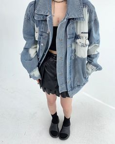 A denim jacket with a layered design.

A light and easy-to-wear outerwear that is suitable for the change of seasons.

We recommend not only mannish outfits, but also sweet and spicy outfits paired with feminine items.
◾️Model
Height/Weight：158cm(62.2in)/40kg(88.1lb)
Fitting Size：L




Size (cm)
Length
Chest
Shoulder
Sleeve Length


M
69
118
60
60


L
71
122
62
61


XL
73
126
64
62


2XL
75
130
66
63 Grunge Denim Blue Denim Jacket For Spring, Grunge Denim Jacket For Spring, Spring Grunge Denim Blue Denim Jacket, Trendy Light Wash Long Sleeve Denim Jacket, Light Wash Denim Outerwear For Day Out, Trendy Washed Blue Outerwear With Pockets, Spring Denim Grunge Outerwear, Trendy Light Wash Denim Outerwear, Trendy Denim Outerwear For Day Out