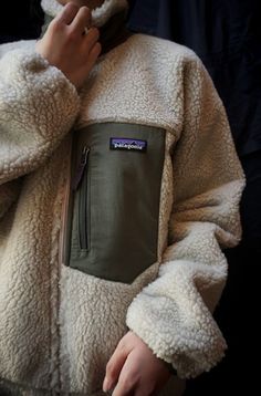 Surfergirl Style, Patagonia Outfit, Fleece Outfit, S A, Diy Vetement, Patagonia Fleece, Classic Jacket, Mode Inspo, Hiking Outfit