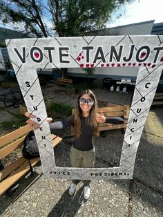 Campaign Student Council, School Asb Posters Ideas, School Government Posters, Campaigning Poster Ideas, Prom Royalty Campaign, Prom Campaign Ideas Social Media, Asb Prez Posters, Campaign Table Ideas, Vp Posters Student Council