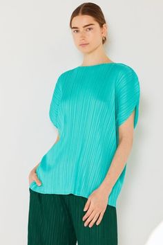 Rib Pleated Oversized Dolman Sleeve Top: Trendy and Relaxed Introducing our rib pleated oversized dolman sleeve top—a trendy and stylish choice that effortlessly combines comfort with chic aesthetics. Key Features: Basic Style: Versatile and suitable for various occasions. Sheer: Opaque, providing coverage and versatility. Stretch: Moderate stretch for comfort and ease of movement. Material Composition: Crafted from 100% polyester for a fashionable and polished look. Stylish Design Elements: Rib Simple Work Outfits, Comfortable Blouses, Dolman Sleeve Top, Oversized Sleeves, Oversize Sleeves, Dolman Sleeve Tops, Swimwear Sets, Activewear Sets, Ribbed Texture