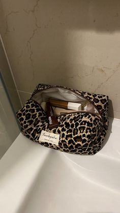 Leopard Aesthetic, Luxury Wishlist, Leopard Accessories, Cheetah Bag, Toilet Bag, Leopard Print Bag, Jaguar Print, Make Up Bags, Leopard Bag