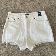 Nwt Abercrombie & Fitch Annie High Rise Shorts In Distressed White White Bottoms With Frayed Hem And Short Length, White Relaxed Fit High-waisted Shorts, White Short Length Bottoms With Frayed Hem, White Frayed Hem Shorts, White Summer Shorts With Frayed Hem, White Frayed Hem Summer Shorts, High Waist White Bottoms With Frayed Hem, White High-waist Bottoms With Frayed Hem, White High Waist Shorts With Frayed Hem