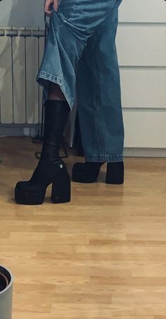 Styling Platform Boots, How To Style Platform Boots, Platform Heel Boots Outfit, Platform Heels Outfit, Platform Boots Outfit, Girl Boots